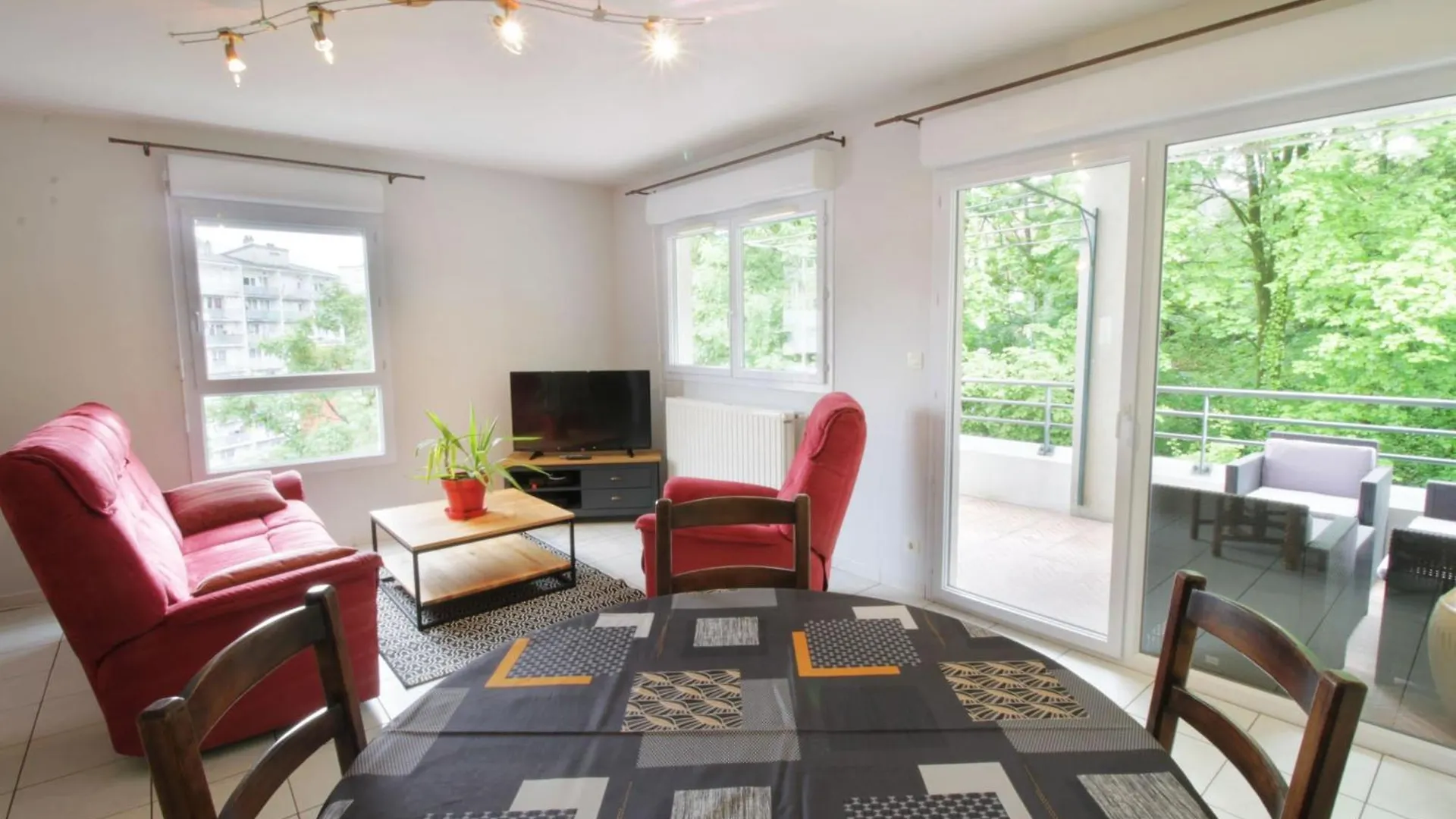 Comfortable T3 At The Foot Of The Castle Of Chambery! 0*, Chambery France